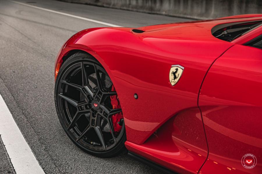 Детали экстерьера Ferrari 812 Superfast by Novitec Rosso on Vossen Wheels (EVO-4) 2020 года  (фото 7 из 40)